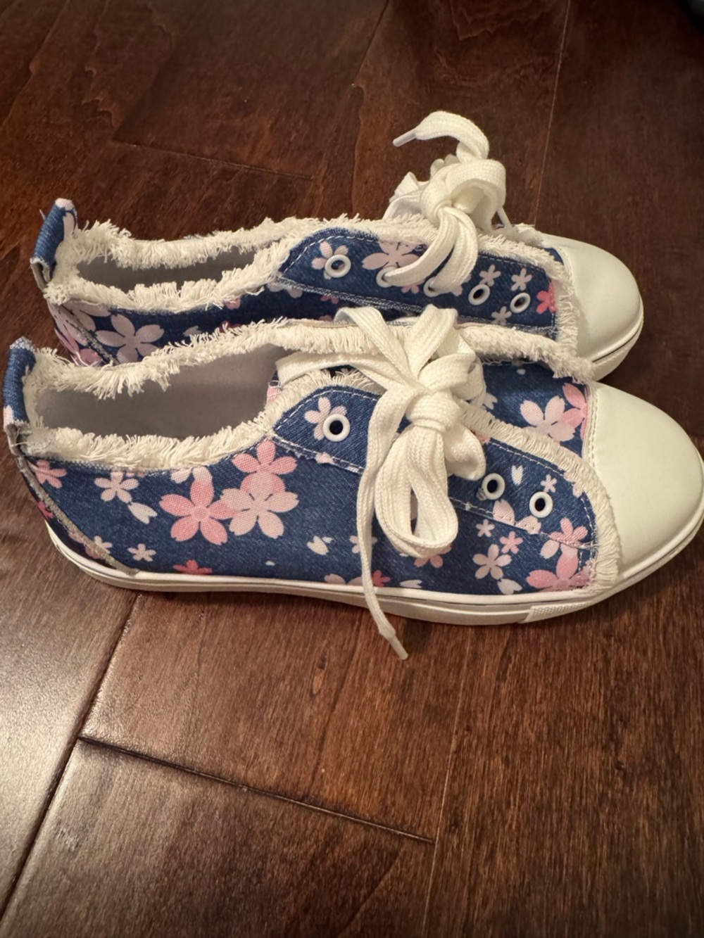 Women’s casual sneakers denim floral pattern - sz 7/7.5